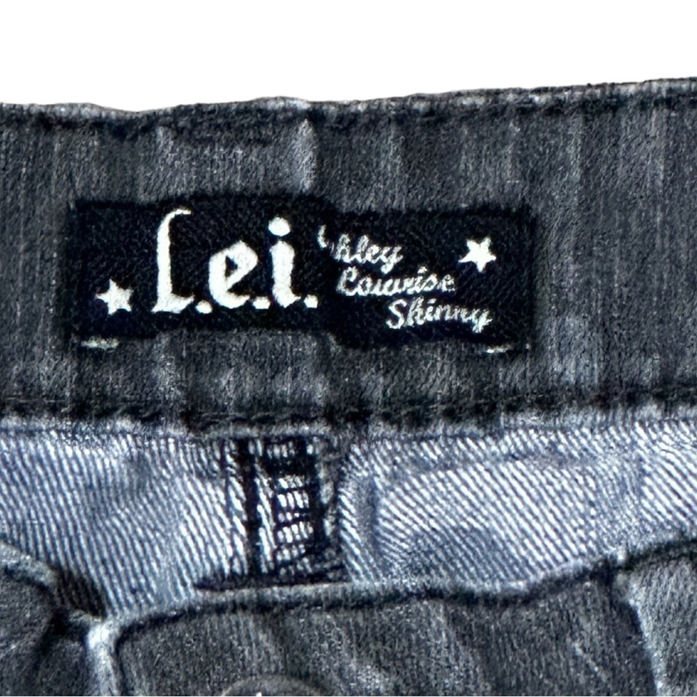 L.E.I. Ashley Louise Denim Distressed Jeans Size 0 - Picture 6 of 7
